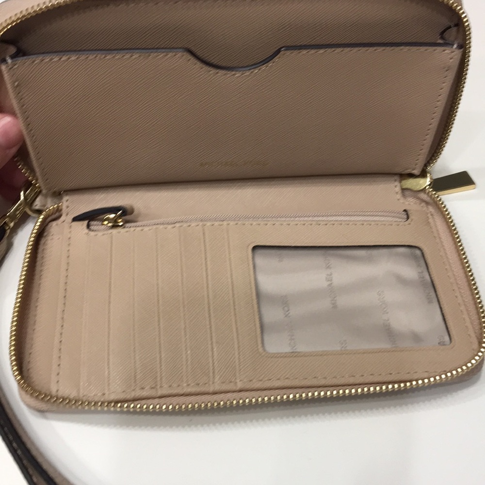 Michael Kors wallet - Picture 2 of 4